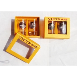 ベトナム雑貨 銅メッキのカップ2個 ベトナム風景の描画 箱付き