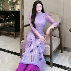 ベトナム衣装 アオザイ 紫色のドレス 花柄